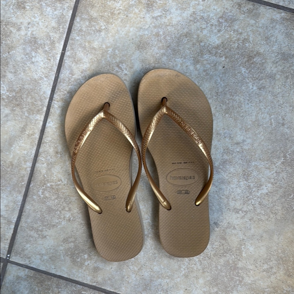 Havaianas Women's Gold Flip Flops